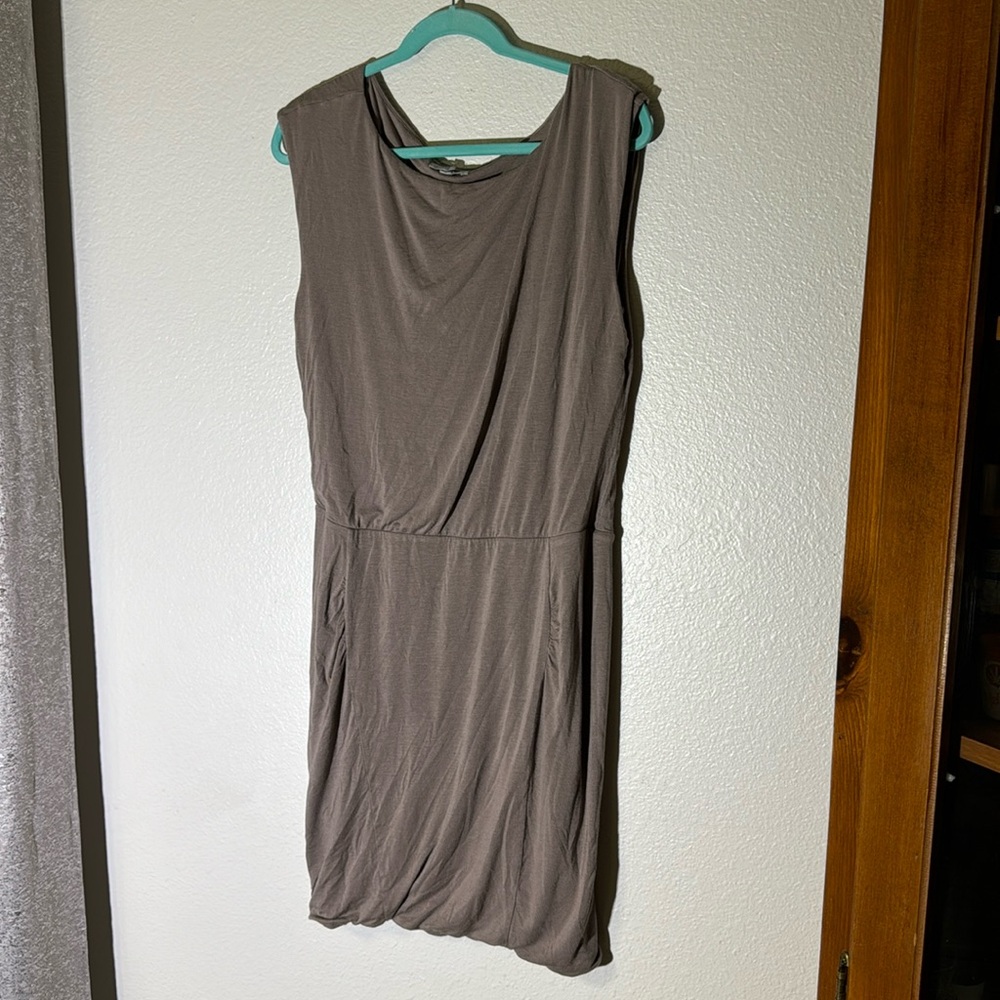 Athleta women’s taupe Modal/wool blend athletic dress size Large
